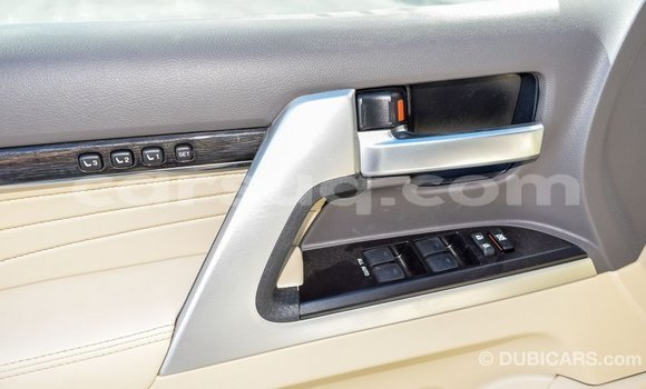 Acheter Import Voiture Toyota Land Cruiser Blanc à Import - Dubai, Barh el Gazel Acheter Import Voiture Toyota Land Cruiser Blanc à Import - Dubai, Barh el Gazel
