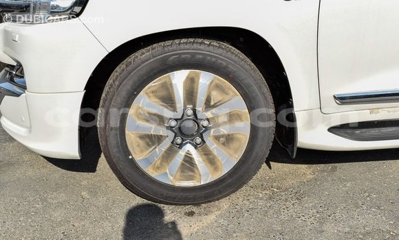 Acheter Import Voiture Toyota Land Cruiser Blanc à Import - Dubai, Barh el Gazel Acheter Import Voiture Toyota Land Cruiser Blanc à Import - Dubai, Barh el Gazel