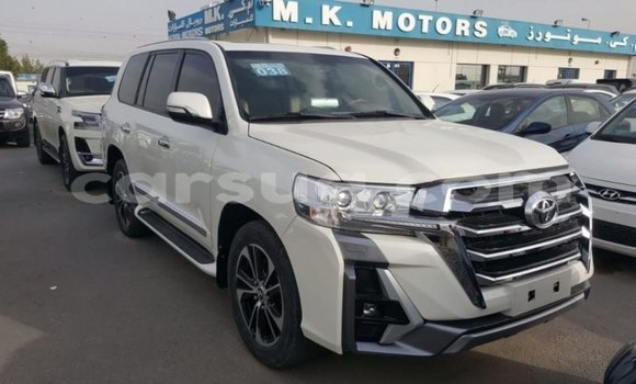 Acheter Import Voiture Toyota Land Cruiser Blanc à Import - Dubai, Barh el Gazel Acheter Import Voiture Toyota Land Cruiser Blanc à Import - Dubai, Barh el Gazel
