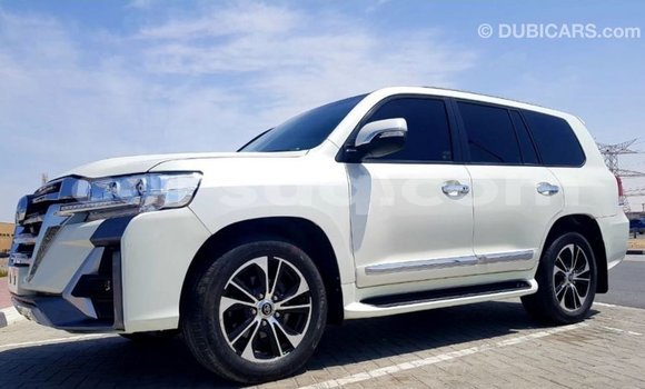 Acheter Import Voiture Toyota Land Cruiser Blanc à Import - Dubai, Barh el Gazel Acheter Import Voiture Toyota Land Cruiser Blanc à Import - Dubai, Barh el Gazel