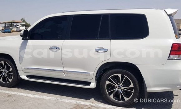 Acheter Import Voiture Toyota Land Cruiser Blanc à Import - Dubai, Barh el Gazel Acheter Import Voiture Toyota Land Cruiser Blanc à Import - Dubai, Barh el Gazel