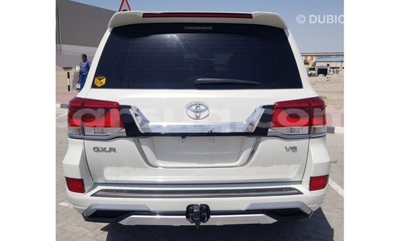 Acheter Import Voiture Toyota Land Cruiser Blanc à Import - Dubai, Barh el Gazel Acheter Import Voiture Toyota Land Cruiser Blanc à Import - Dubai, Barh el Gazel