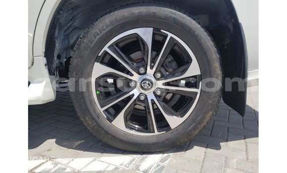 Acheter Import Voiture Toyota Land Cruiser Blanc à Import - Dubai, Barh el Gazel Acheter Import Voiture Toyota Land Cruiser Blanc à Import - Dubai, Barh el Gazel