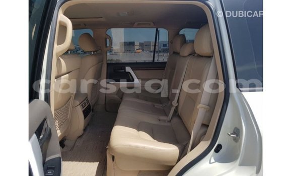 Acheter Import Voiture Toyota Land Cruiser Blanc à Import - Dubai, Barh el Gazel Acheter Import Voiture Toyota Land Cruiser Blanc à Import - Dubai, Barh el Gazel