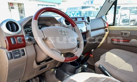 Acheter Import Voiture Toyota Land Cruiser Beige à Import - Dubai, Barh el Gazel Acheter Import Voiture Toyota Land Cruiser Beige à Import - Dubai, Barh el Gazel