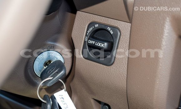 Acheter Import Voiture Toyota Land Cruiser Beige à Import - Dubai, Barh el Gazel Acheter Import Voiture Toyota Land Cruiser Beige à Import - Dubai, Barh el Gazel