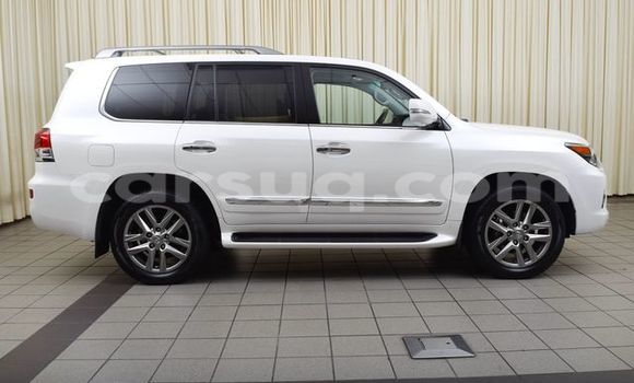 Acheter Occasion Voiture Lexus LX Blanc à N'Djamena au Tchad Acheter Occasion Voiture Lexus LX Blanc à N'Djamena au Tchad