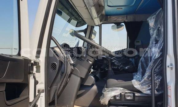 Acheter Neuf Utilitaire Iveco Trakker 440 Blanc à Import - Dubai, Barh el Gazel