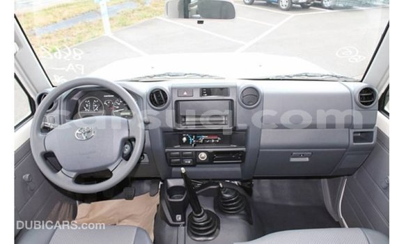 Buy Import Toyota Land Cruiser White Car in Import - Dubai in Barh el Gazel Buy Import Toyota Land Cruiser White Car in Import - Dubai in Barh el Gazel