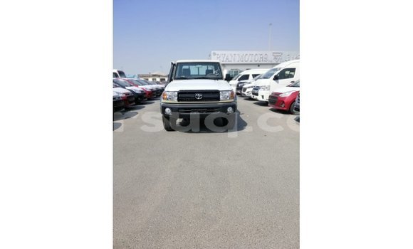 Acheter Import Voiture Toyota Land Cruiser Beige à Import - Dubai, Barh el Gazel Acheter Import Voiture Toyota Land Cruiser Beige à Import - Dubai, Barh el Gazel