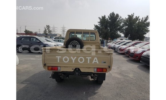 Acheter Import Voiture Toyota Land Cruiser Beige à Import - Dubai, Barh el Gazel Acheter Import Voiture Toyota Land Cruiser Beige à Import - Dubai, Barh el Gazel