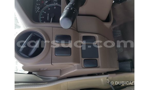Acheter Import Voiture Toyota Land Cruiser Beige à Import - Dubai, Barh el Gazel Acheter Import Voiture Toyota Land Cruiser Beige à Import - Dubai, Barh el Gazel