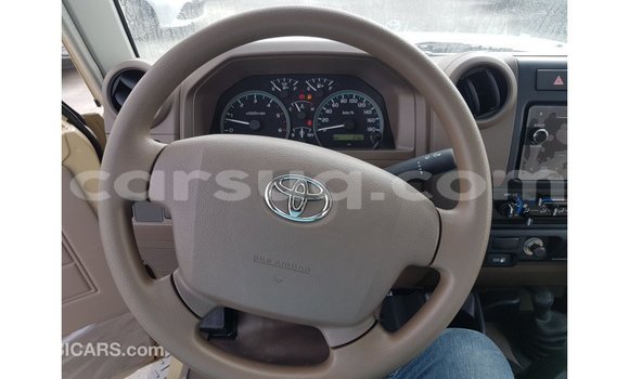 Acheter Import Voiture Toyota Land Cruiser Beige à Import - Dubai, Barh el Gazel Acheter Import Voiture Toyota Land Cruiser Beige à Import - Dubai, Barh el Gazel