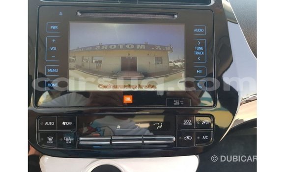 Acheter Import Voiture Toyota Prius Blanc à Import - Dubai, Barh el Gazel Acheter Import Voiture Toyota Prius Blanc à Import - Dubai, Barh el Gazel