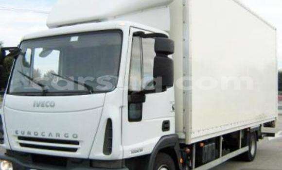 Acheter Occasion Utilitaire Iveco Cargo Blanc à N'Djamena au Tchad Acheter Occasion Utilitaire Iveco Cargo Blanc à N'Djamena au Tchad