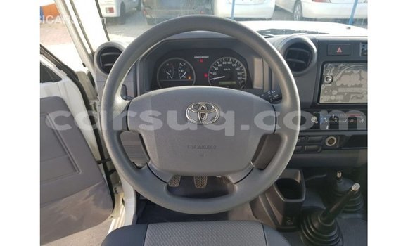 Acheter Import Voiture Toyota Land Cruiser Blanc à Import - Dubai, Barh el Gazel Acheter Import Voiture Toyota Land Cruiser Blanc à Import - Dubai, Barh el Gazel