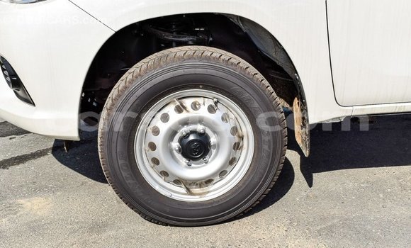 Buy Import Toyota Hilux White Car in Import - Dubai in Barh el Gazel Buy Import Toyota Hilux White Car in Import - Dubai in Barh el Gazel