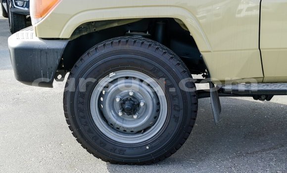 Acheter Import Voiture Toyota Land Cruiser Beige à Import - Dubai, Barh el Gazel Acheter Import Voiture Toyota Land Cruiser Beige à Import - Dubai, Barh el Gazel