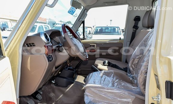 Acheter Import Voiture Toyota Land Cruiser Beige à Import - Dubai, Barh el Gazel Acheter Import Voiture Toyota Land Cruiser Beige à Import - Dubai, Barh el Gazel