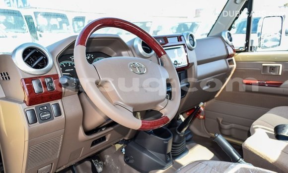 Acheter Import Voiture Toyota Land Cruiser Beige à Import - Dubai, Barh el Gazel Acheter Import Voiture Toyota Land Cruiser Beige à Import - Dubai, Barh el Gazel