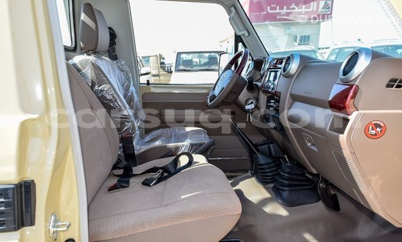Acheter Import Voiture Toyota Land Cruiser Beige à Import - Dubai, Barh el Gazel Acheter Import Voiture Toyota Land Cruiser Beige à Import - Dubai, Barh el Gazel