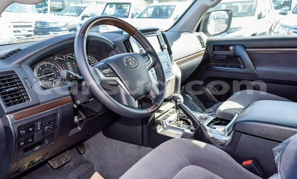 Buy Import Toyota Land Cruiser White Car in Import - Dubai in Barh el Gazel Buy Import Toyota Land Cruiser White Car in Import - Dubai in Barh el Gazel