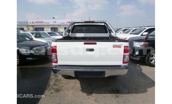 Acheter Import Voiture Toyota Hilux Blanc à Import - Dubai, Barh el Gazel Acheter Import Voiture Toyota Hilux Blanc à Import - Dubai, Barh el Gazel