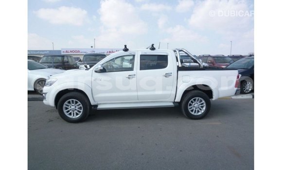 Acheter Import Voiture Toyota Hilux Blanc à Import - Dubai, Barh el Gazel Acheter Import Voiture Toyota Hilux Blanc à Import - Dubai, Barh el Gazel