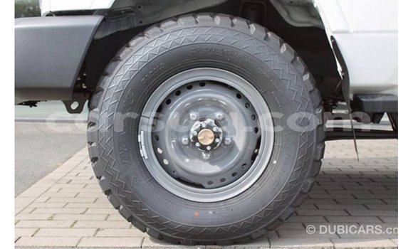 Acheter Import Voiture Toyota Land Cruiser Blanc à Import - Dubai, Barh el Gazel Acheter Import Voiture Toyota Land Cruiser Blanc à Import - Dubai, Barh el Gazel