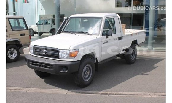Acheter Import Voiture Toyota Land Cruiser Blanc à Import - Dubai, Barh el Gazel Acheter Import Voiture Toyota Land Cruiser Blanc à Import - Dubai, Barh el Gazel