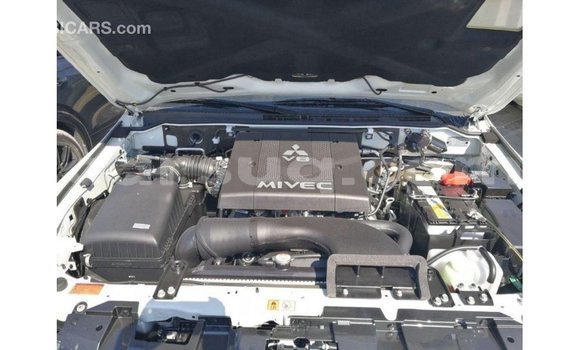 Buy Import Mitsubishi Pajero White Car in Import - Dubai in Barh el Gazel Buy Import Mitsubishi Pajero White Car in Import - Dubai in Barh el Gazel