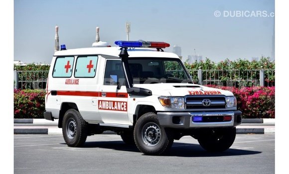 Acheter Import Voiture Toyota Land Cruiser Blanc à Import - Dubai, Barh el Gazel Acheter Import Voiture Toyota Land Cruiser Blanc à Import - Dubai, Barh el Gazel
