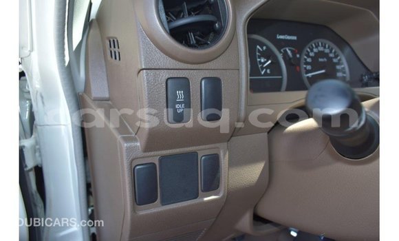 Acheter Import Voiture Toyota Land Cruiser Blanc à Import - Dubai, Barh el Gazel Acheter Import Voiture Toyota Land Cruiser Blanc à Import - Dubai, Barh el Gazel