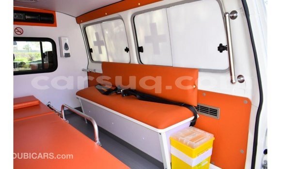 Acheter Import Voiture Toyota Land Cruiser Blanc à Import - Dubai, Barh el Gazel Acheter Import Voiture Toyota Land Cruiser Blanc à Import - Dubai, Barh el Gazel