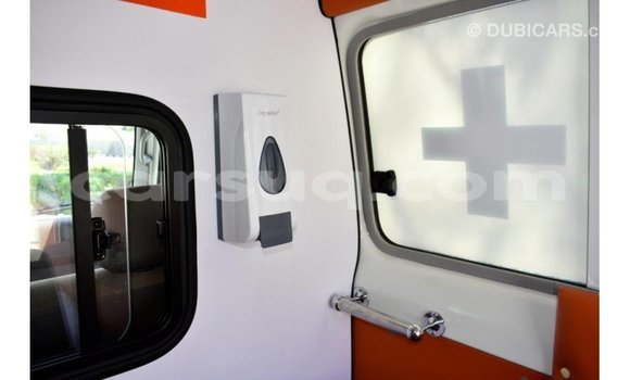 Acheter Import Voiture Toyota Land Cruiser Blanc à Import - Dubai, Barh el Gazel Acheter Import Voiture Toyota Land Cruiser Blanc à Import - Dubai, Barh el Gazel