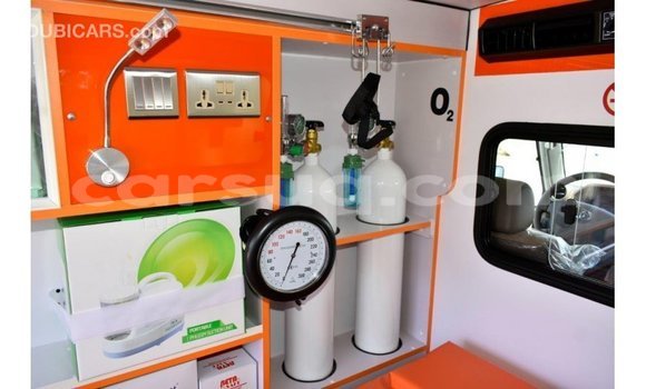 Acheter Import Voiture Toyota Land Cruiser Blanc à Import - Dubai, Barh el Gazel Acheter Import Voiture Toyota Land Cruiser Blanc à Import - Dubai, Barh el Gazel