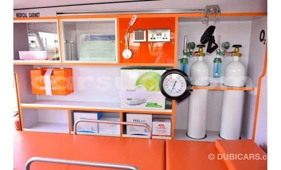 Acheter Import Voiture Toyota Land Cruiser Blanc à Import - Dubai, Barh el Gazel Acheter Import Voiture Toyota Land Cruiser Blanc à Import - Dubai, Barh el Gazel