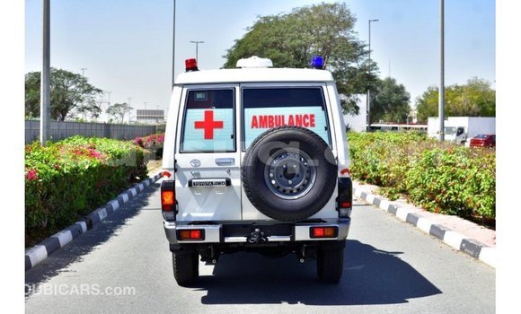 Acheter Import Voiture Toyota Land Cruiser Blanc à Import - Dubai, Barh el Gazel Acheter Import Voiture Toyota Land Cruiser Blanc à Import - Dubai, Barh el Gazel
