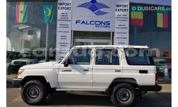 Acheter Import Voiture Toyota Land Cruiser Blanc à Import - Dubai, Barh el Gazel Acheter Import Voiture Toyota Land Cruiser Blanc à Import - Dubai, Barh el Gazel