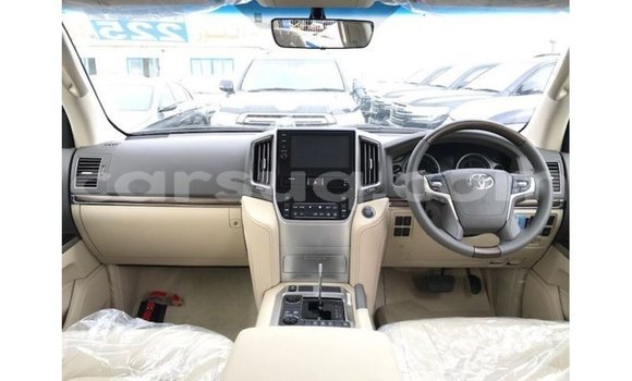 Acheter Import Voiture Toyota Land Cruiser Blanc à Import - Dubai, Barh el Gazel Acheter Import Voiture Toyota Land Cruiser Blanc à Import - Dubai, Barh el Gazel