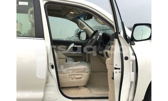 Acheter Import Voiture Toyota Land Cruiser Blanc à Import - Dubai, Barh el Gazel Acheter Import Voiture Toyota Land Cruiser Blanc à Import - Dubai, Barh el Gazel