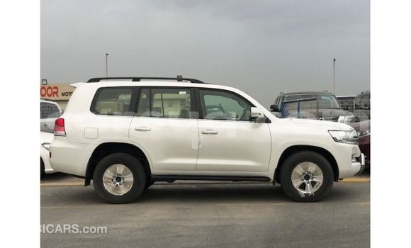 Acheter Import Voiture Toyota Land Cruiser Blanc à Import - Dubai, Barh el Gazel Acheter Import Voiture Toyota Land Cruiser Blanc à Import - Dubai, Barh el Gazel