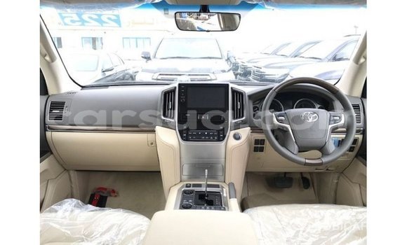 Acheter Import Voiture Toyota Land Cruiser Blanc à Import - Dubai, Barh el Gazel Acheter Import Voiture Toyota Land Cruiser Blanc à Import - Dubai, Barh el Gazel