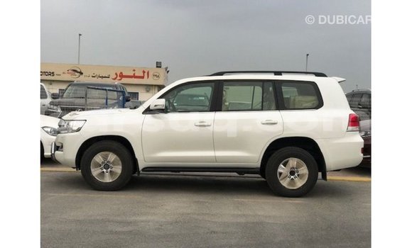 Acheter Import Voiture Toyota Land Cruiser Blanc à Import - Dubai, Barh el Gazel Acheter Import Voiture Toyota Land Cruiser Blanc à Import - Dubai, Barh el Gazel