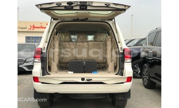 Acheter Import Voiture Toyota Land Cruiser Blanc à Import - Dubai, Barh el Gazel Acheter Import Voiture Toyota Land Cruiser Blanc à Import - Dubai, Barh el Gazel
