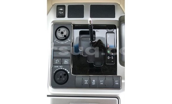 Acheter Import Voiture Toyota Land Cruiser Blanc à Import - Dubai, Barh el Gazel Acheter Import Voiture Toyota Land Cruiser Blanc à Import - Dubai, Barh el Gazel