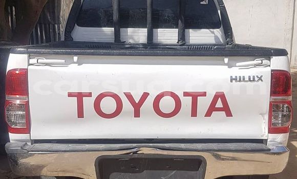 Acheter Occasion Voiture Toyota Hilux Blanc à N'Djamena au Tchad Acheter Occasion Voiture Toyota Hilux Blanc à N'Djamena au Tchad