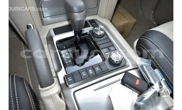 Acheter Import Voiture Toyota Land Cruiser Blanc à Import - Dubai, Barh el Gazel Acheter Import Voiture Toyota Land Cruiser Blanc à Import - Dubai, Barh el Gazel