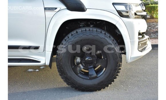 Acheter Import Voiture Toyota Land Cruiser Blanc à Import - Dubai, Barh el Gazel Acheter Import Voiture Toyota Land Cruiser Blanc à Import - Dubai, Barh el Gazel