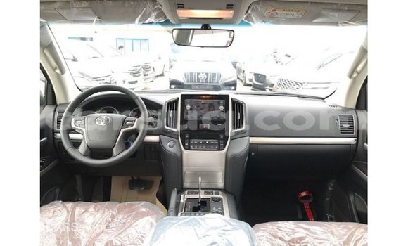 Buy Import Toyota Land Cruiser White Car in Import - Dubai in Barh el Gazel Buy Import Toyota Land Cruiser White Car in Import - Dubai in Barh el Gazel